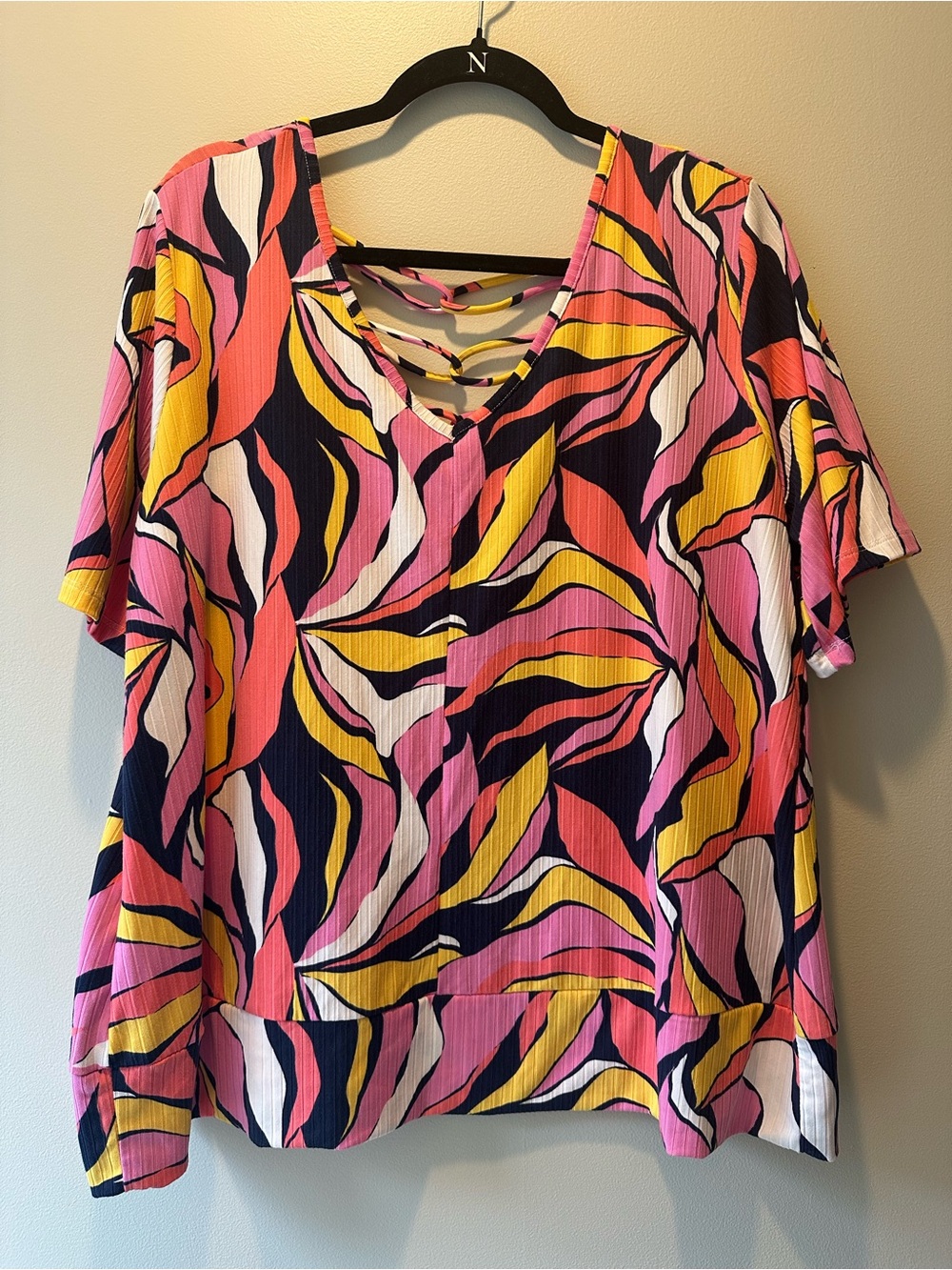 Vibrant Wave Print Short Sleeve Top - Pink/Yellow/Black